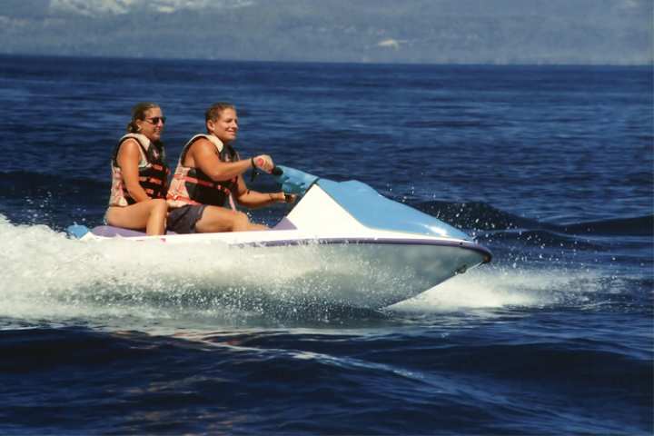 5 Exhilarating Jet Skiing Spots in Arkansas