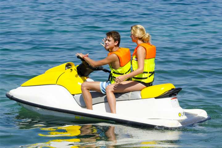 5 Exhilarating Jet Skiing Spots in South Carolina