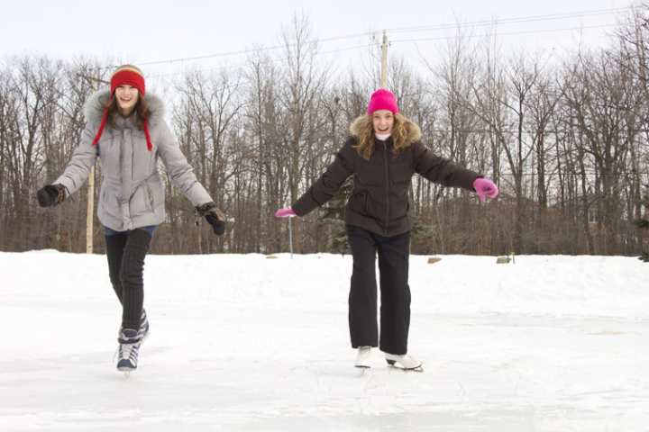 8 Best Ice Skating Rinks in Wyoming