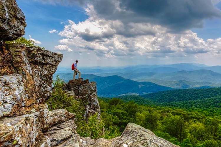 5 Amazing Weekend Fall Hikes Across the U.S.